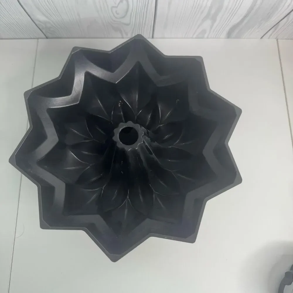 Nordic Ware STAR Bundt Cake Pan Heavy Cast Aluminum USA